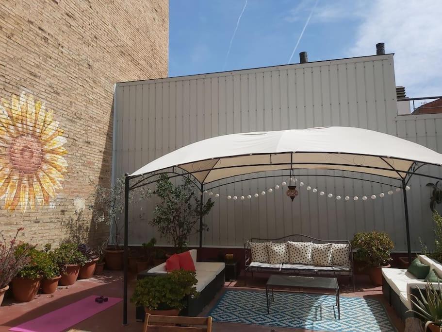 Small Room In Sants With Huge Terrace Βαρκελώνη Εξωτερικό φωτογραφία